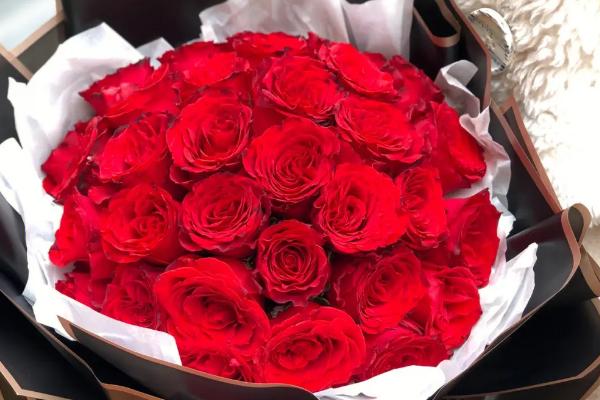 33朵玫瑰的花语，寓意三生三世、我只爱你等